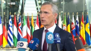 Stoltenberg: "Mi aspetto Parigi rimanga fedele alla Nato"
