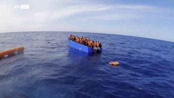 Lampedusa, quasi 95mila migranti gestiti in un anno dalla Croce rossa
