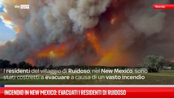 Il fumo riempie i cieli del New Mexico, i residenti evacuano