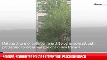 Bologna, scontri fra polizia e attivisti al parco don Bosco