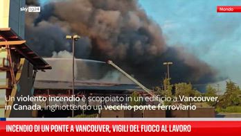 Vancouver, incendio travolge un vecchio ponte ferroviario