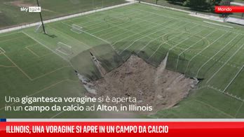 Usa, voragine ingoia parte del campo di calcio dell’Illinois