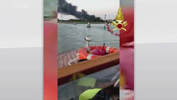 Esplosione e incendio in cantiere navale a Murano