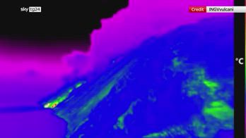 Stromboli, telecamere termiche riprendono l'eruzione