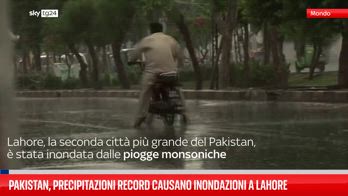 Precipitazioni record causano inondazioni a Lahore, in Pakistan