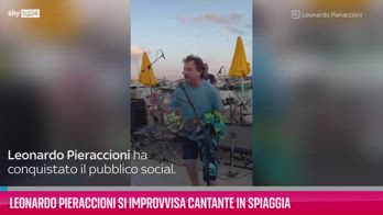 VIDEO Leonardo Pieraccioni si improvvisa cantante al mare