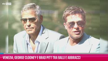 VIDEO Mostra Cinema Venezia Clooney e Pitt balli e abbracci