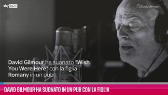 VIDEO David Gilmour ha suonato in un pub con la figlia