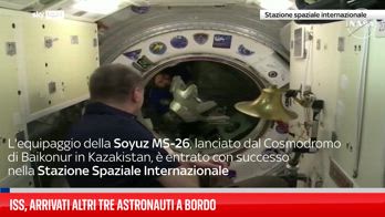 Gli equipaggi russo e americano della Soyuz entrano con successo nella ISS