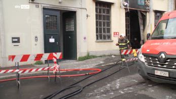 Tre vittime nell'incendio di un magazzino a Milano, non si esclude dolo