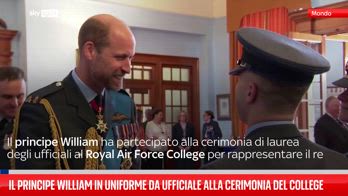 Il principe William alla cerimonia di laurea del RAF college