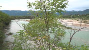 Dramma nel trevigiano, madre di 45 anni si toglie la vita gettandosi nel fiume Piave insieme alla figlia di 3 anni