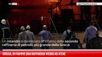 Grecia, in fiamme una raffineria vicino ad Atene