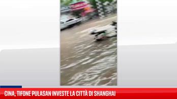 Il tifone Pulasan su Shanghai, strade allagate e disservizi