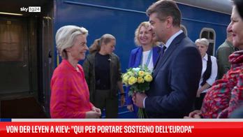 Von der Leyen a Kiev: "Qui per portare il sostegno dell'Europa"