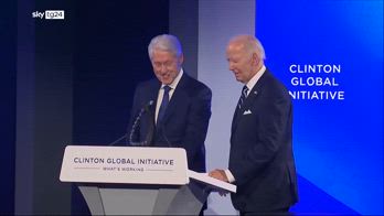 Biden si commuove al Global Initiative di Hillary Clinton