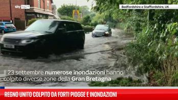 Maltempo in Inghilterra, strade sommerse dall'acqua