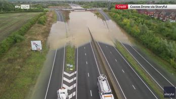 Inghilterra, strade bloccate a Bedford per le inondazioni