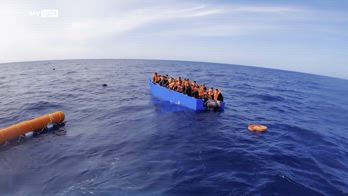 Migranti, operazioni di soccorso senza sosta al largo di Lampedusa