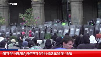 Messico, scontri nell'anniversario del massacro degli studenti del 1968