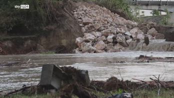 Traversara di Bagnacavallo, il fiume Lamone rompe l'argine