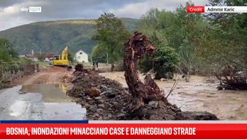 Bosnia, inondazioni minacciano case e danneggiano strade a Fojnica