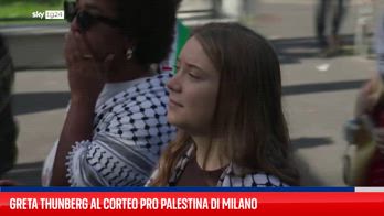 Milano, Greta Thunberg sfila in parata pro-Palestina