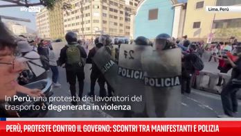 Perù, proteste contro il governo: scontri tra manifestanti e polizia