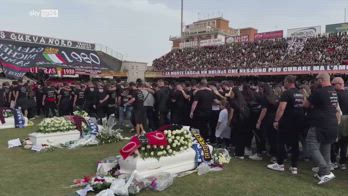 Foggia, allo stadio Zaccheria il funerale dei tre tifosi