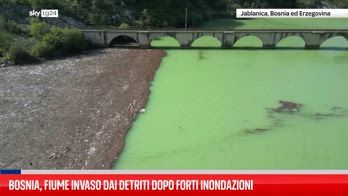 Bosnia, fiume invaso da rifiuti dopo forti alluvioni