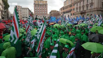 ERROR! Sciopero generale, metalmeccanici in piazza per auto