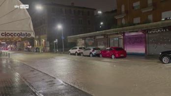 Maltempo a Bologna, esonda il torrente Ravone