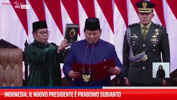 Il nuovo presidente indonesiano Prabowo Subianto presta giuramento