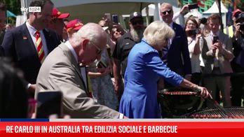 Re Carlo e la regina Camilla fanno il barbecue in Australia