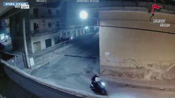 Siracusa, spari contro casa di un pentito: due arresti