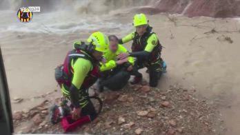 Spagna, automobilisti soccorsi e salvati dallâalluvione