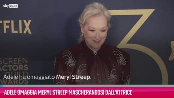 VIDEO Adele omaggia Meryl Streep mascherandosi dall'attrice