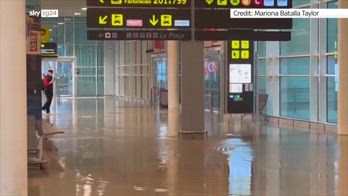 Alluvione Barcellona, l'aeroporto El Prat allagato