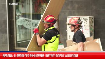 Spagna, i lavori per rimuovere i detriti dopo l’alluvione