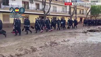 Alluvione Valencia, migliaio di poliziotti cadetti in aiuto