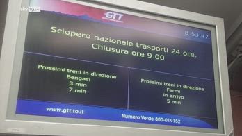 Sciopero mezzi a Torino: metro chiusa, code a Porta Nuova