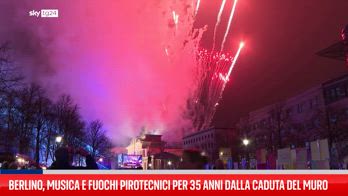 35 anni da caduta del Muro, Berlino si illumina di musica e fuochi d'artificio