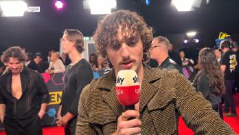 MTV EMAs, Benson Boone a Sky Tg24: "Questa sera canto due brani. E nel 2025 vengo in Italia". INTERVISTA