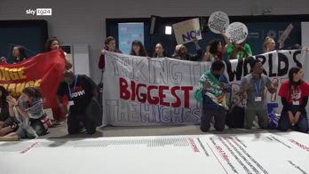 Cop29, protesta silenziosa dentro le stanze del vertice