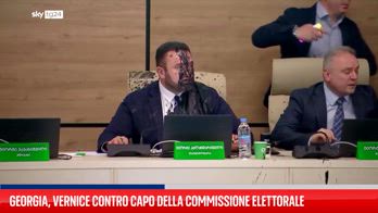 Georgia, capo commissione elettorale colpito da vernice