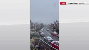 Londra, prima neve della stagione imbianca la città 