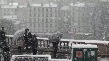 ERROR! Nevicata a Parigi, i trasporti in tilt