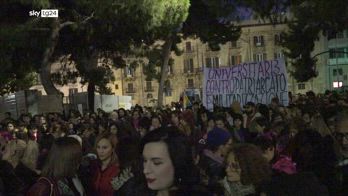 Palermo, migliaia di persone sfilano contro la violenza di genere