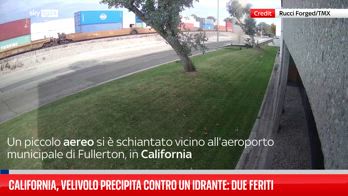 California, piccolo aereo si schianta contro un albero