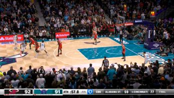 NBA, nell'ultimo minuto di Hornets-Heat succede di tutto